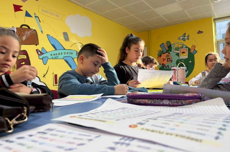 Menteşe’de çocuklar İngilizceyi eğlenerek öğreniyor 