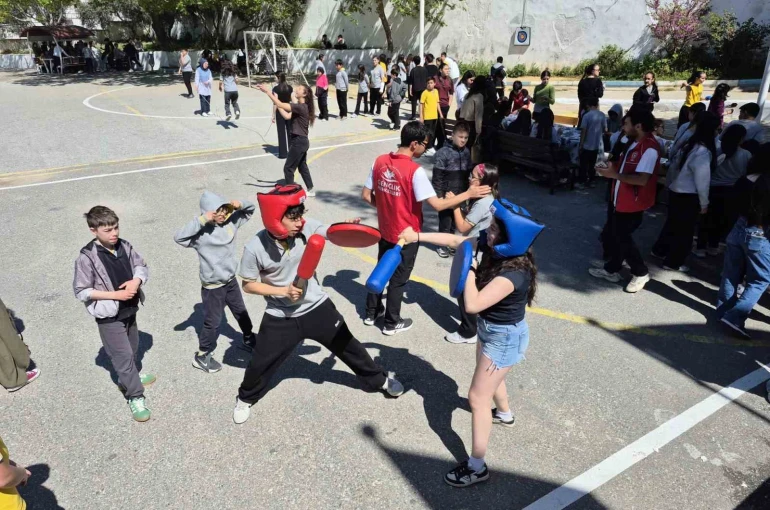 Menteşe’de gönüllü gençlerden örnek etkinlik 