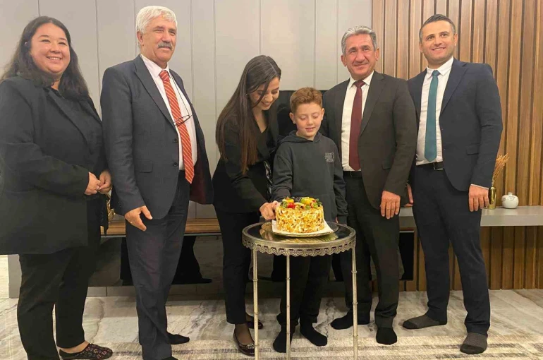 Menteşe’de öğretmenlere ’çifte kutlama’ sürprizi 