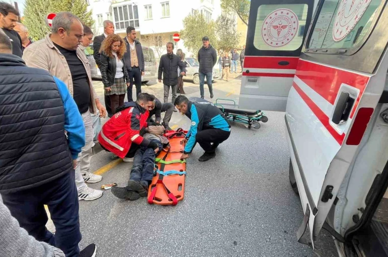 Menteşe’de otomobil yaşlı adama çarpıp kaçtı 