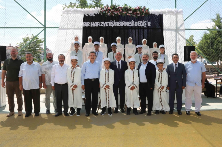 Meram’da 17 hafız için gurur günü