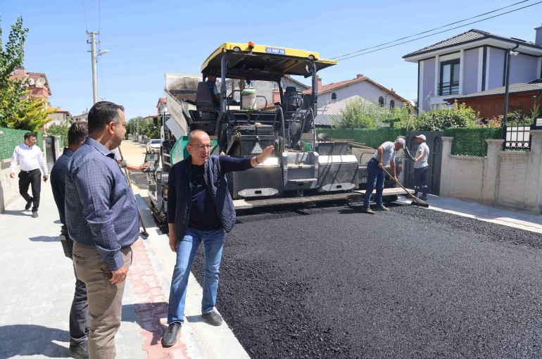 Meram'da yol, asfalt, parke seferberliği tüm hızıyla sürüyor