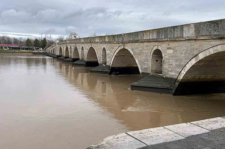 Meriç ve Tunca nehirlerinde su seviyesi yükseldi 