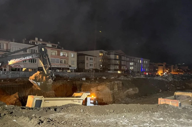 Merkez Çarşısı Kentsel Dönüşümünde hafriyat çalışmaları sürüyor 