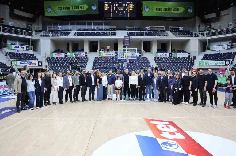 Merkezefendi Basketbol Takımı eğitime destek amacıyla parkeye çıktı 