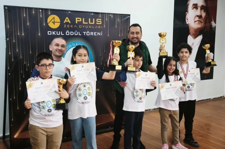 Merkezefendi’nin gururu öğrenciler zeka oyunlarında kürsüye çıktı 