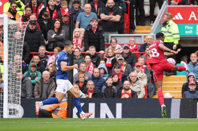 Merseyside derbisinde kazanan Liverpool