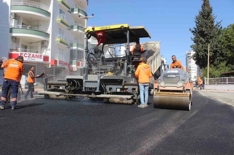 Mersin Büyükşehir Belediyesi Mezitli Yeni Mahalle yolunu yeniledi 