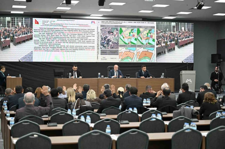 Mersin Büyükşehir Meclisinde 2,5 milyar TL’lik borçlanma tartışıldı