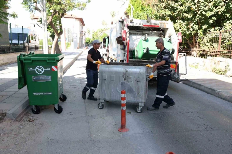 Mersin kent merkezindeki çöp konteynerleri yenileniyor 