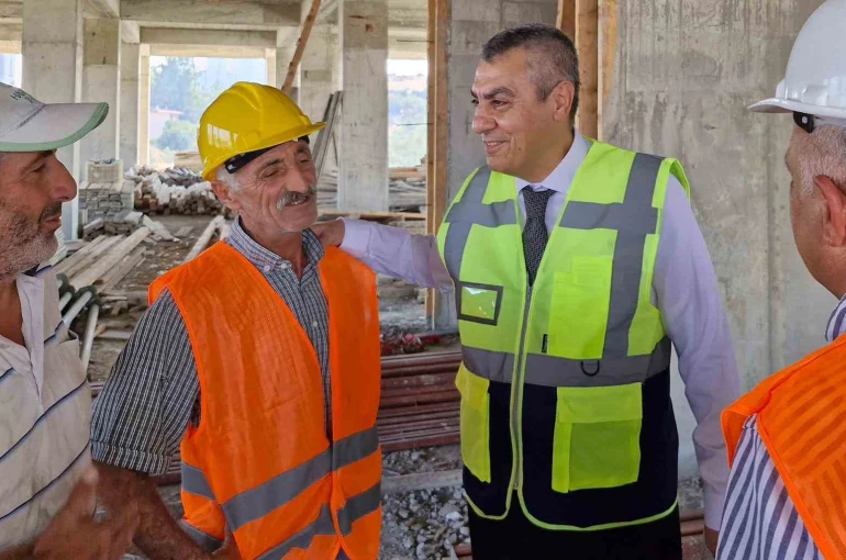 Mersin Valisi Toros, Tarsus’ta yapımı süren eğitim yatırımlarını inceledi
