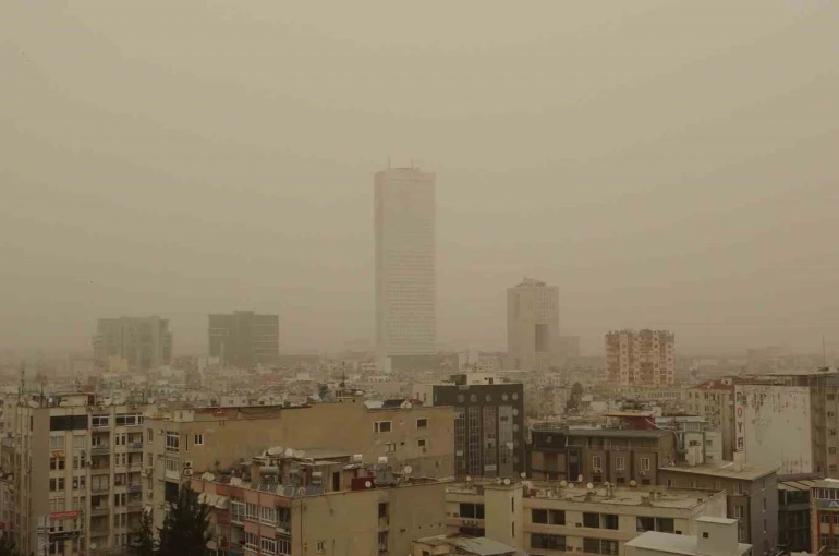 Mersin ve ilçelerinde toz taşınımı etkili oldu