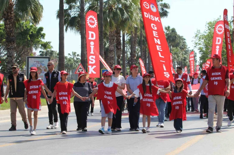 Mersin’de 1 Mayıs coşkuyla kutlandı 