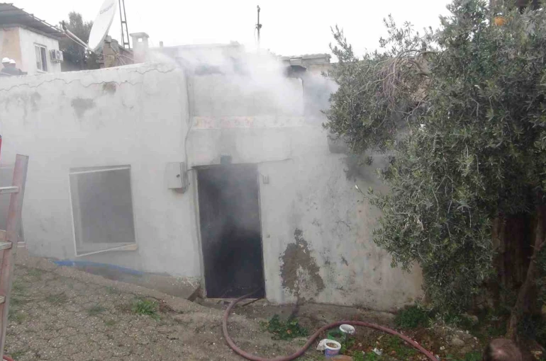 Mersin’de ev yangını: Bir ev kullanılamaz hale geldi