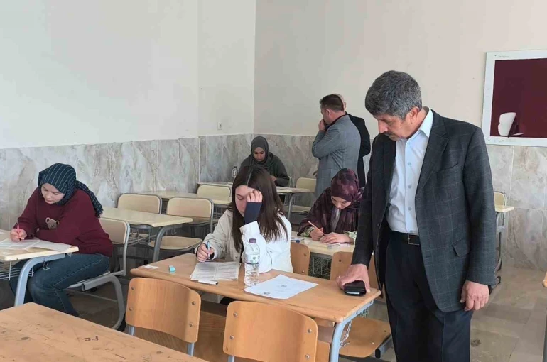 Mersin’de gençler umre ödüllü bilgi yarışmasında buluştu 