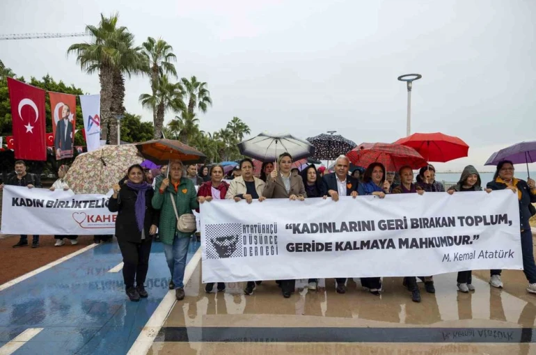 Mersin’de kadınlara yönelik şiddete karşı farkındalık etkinlikleri düzenlendi
