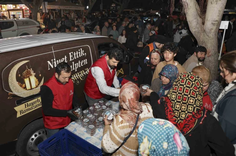 Mersin’de Kadir Gecesinde 10 bin kişilik lokma ikramı 