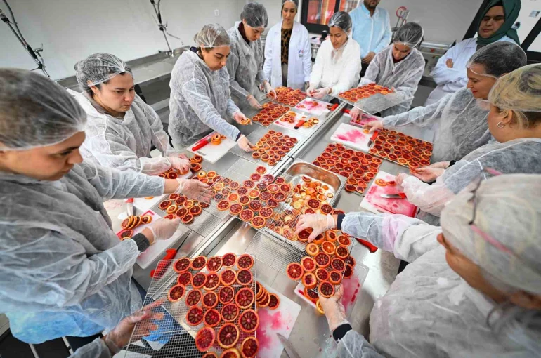 Mersin’de kan portakalı kadınların elinde değer kazanıyor 