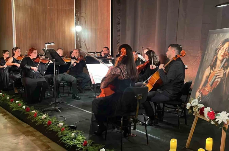 Mersin’de kazada hayatını kaybeden keman sanatçısı Laçin Akyol unutulmadı 