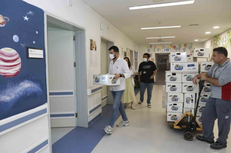 Mersin’de lösemili çocuklara moral veren hediye kutuları dağıtıldı 