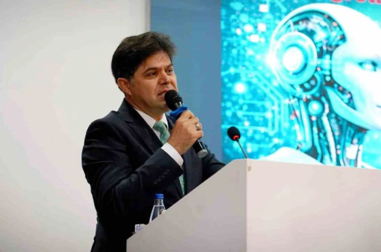 Mersin’de öğretmenlere branş bazlı yapay zeka eğitimi başladı 