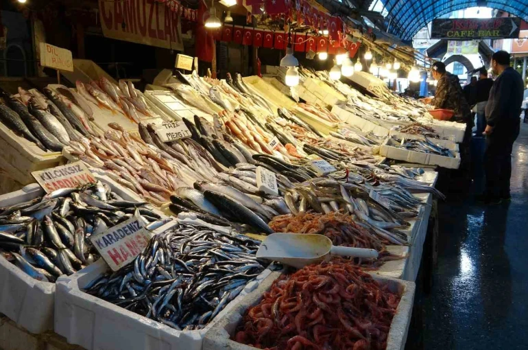 Mersin’de Ramazan’da balık fiyatları düştü, satışlar arttı 