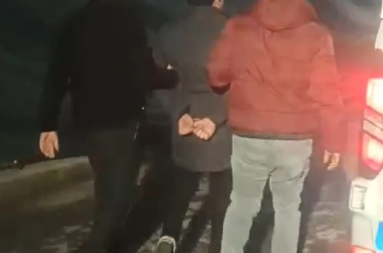 Mersin’de trafikte tartışma tutuklama ile bitti: Sopalı alkollü sürücünün ehliyeti alındı, 14 bin TL de ceza kesildi 