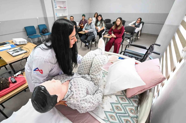 Mersin’de ücretsiz kurslar istihdamın yolunu açıyor 