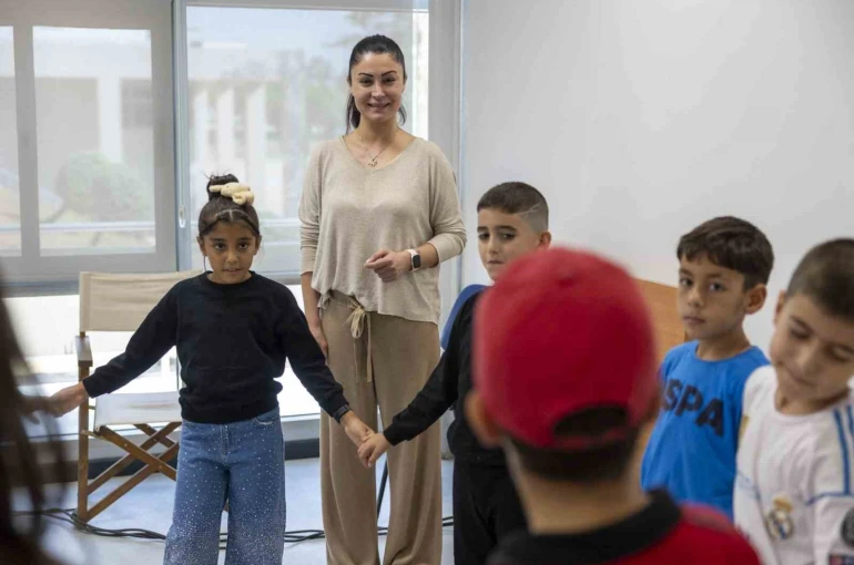 Mersin’de ücretsiz tiyatro kursuna yoğun ilgi 