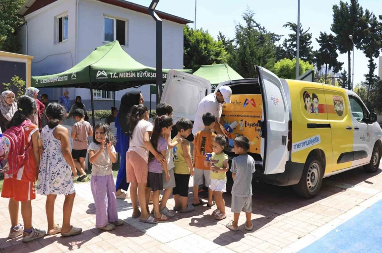 Mersin’de yaz sıcaklarında 163 bin bardak limonata dağıtıldı