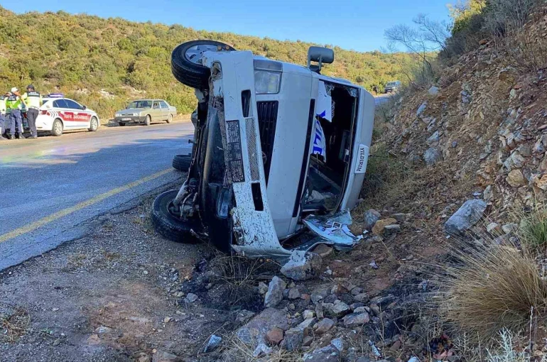 Mersin’de yine minibüs kazası: 1’i ağır 6 yaralı 