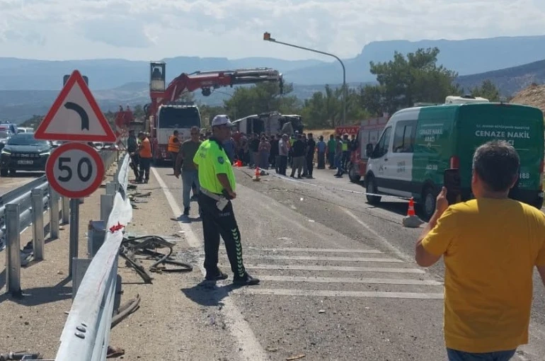 Mersin’deki otobüs kazası: 3 kişi öldü, 6 kişi yaralandı