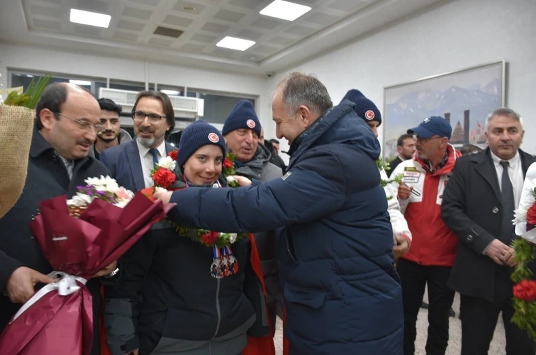 Meşaleler Dadaşların özel gururları için yandı 