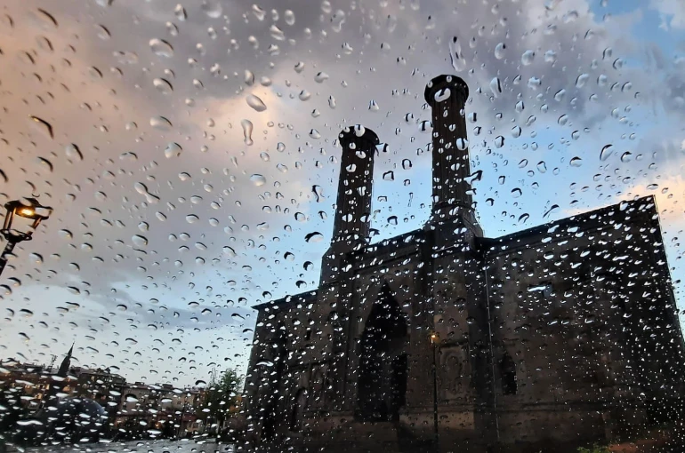 Meteorolojiden "Kuvvetli yağış ve rüzgar" uyarısı 