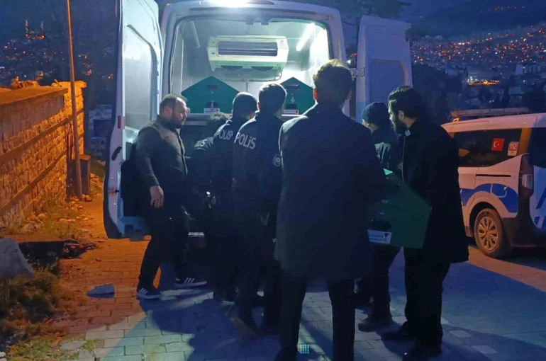 Metruk binada erkek cesedi bulundu