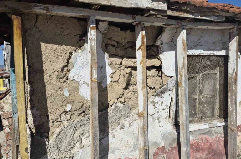 Metruk ev çevreye tehlike saçıyor 