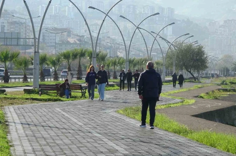 Mevsim geçişlerinde solunum yolu enfeksiyonlarına karşı uzmanlar uyarıyor 