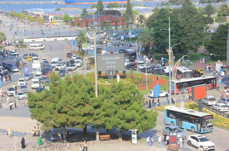 Meydanda trafik yoğunluğu
