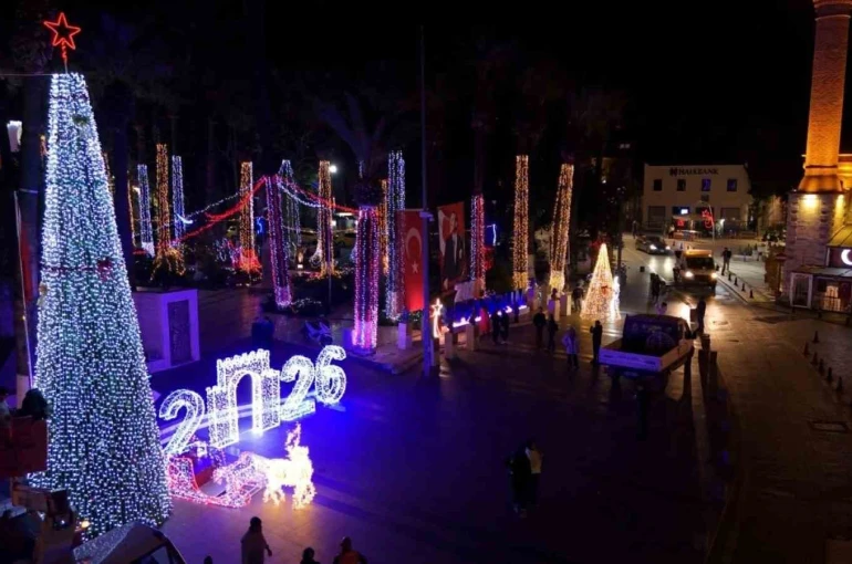 Meydanın ışıltısı fotoğraf karelerine yansıdı 