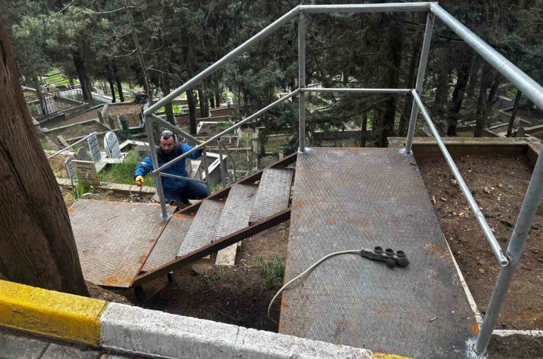 Mezarlıklarda erişim ve güvenlik artırılıyor