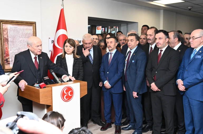 MHP Genel Başkanı Bahçeli: "İzzet Bey akademik kariyer çalışmalarına ağırlık vermek için müsaade istemişlerdir"