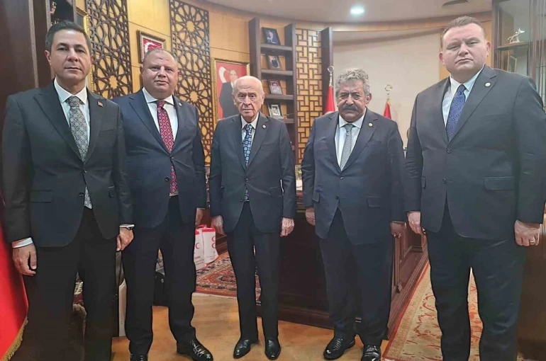 MHP lideri Bahçeli, Milli Dayanışma, Kardeşlik ve Demokrasi Komisyonu üyelerini kabul etti 