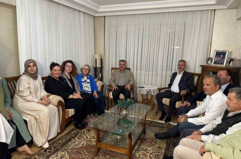 MHP, "Terörsüz Türkiye" hedefiyle kapı kapı vatandaşla buluşuyor