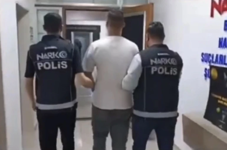 Mide ve bağırsaklarında uyuşturucu ele geçirilen 3 şüpheli tutuklandı 