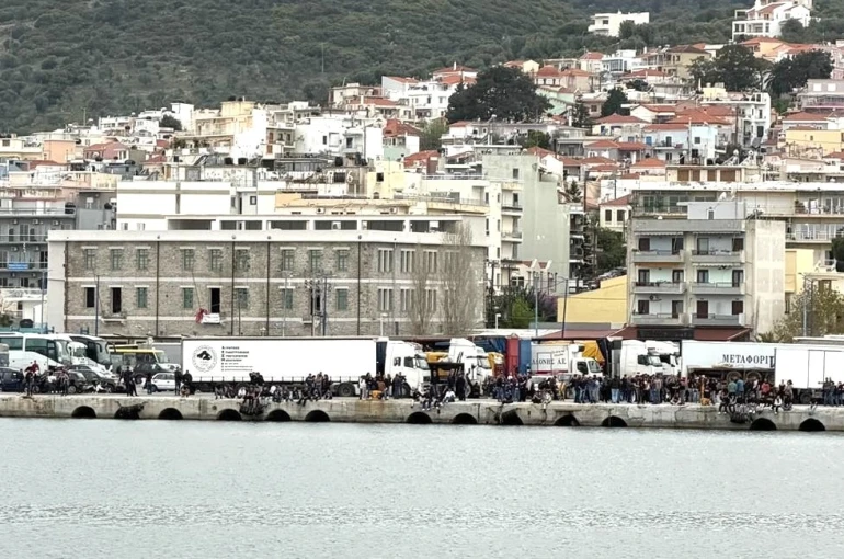 Midilli gümrüğü çarşamba gününe kadar kapalı 
