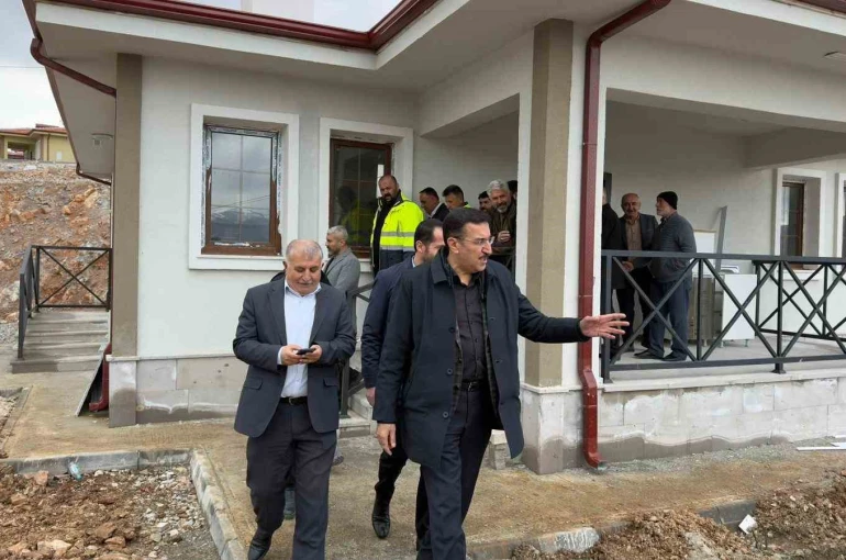 Milletvekili Bülent Tüfenkci deprem konutlarını inceledi 