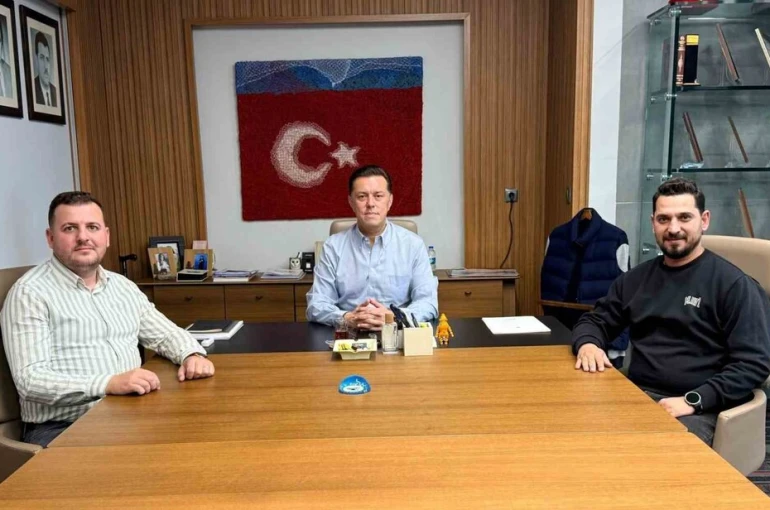 Milletvekili Hatipoğlu, görev süreleri tamamlayan ilçe başkanları ile buluştu 