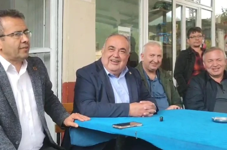 Milletvekilinin "Aldatmaz" cevabı köylüleri güldürdü 