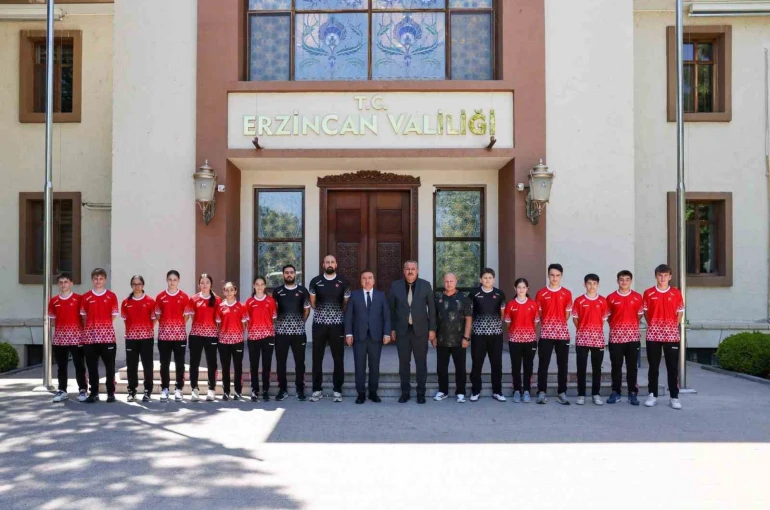 Milli badmintoncular Avrupa Şampiyonası öncesi Erzincan’da kampta