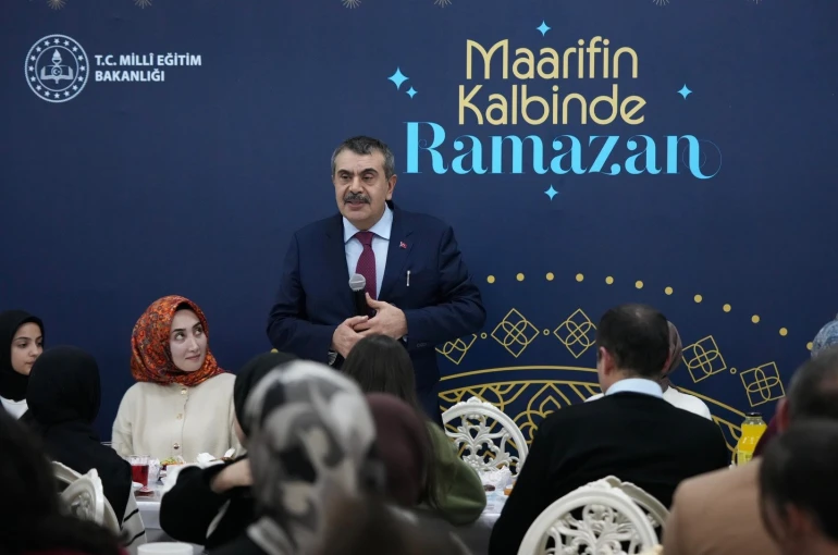 Milli Eğitim Bakanı Tekin, Erzurum’da şehit aileleri ve gazilerle buluştu, ilk iftarını öğrencilerle açtı 